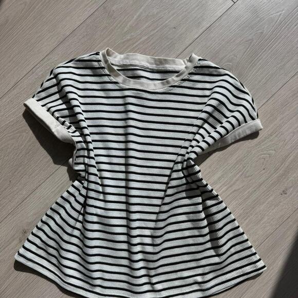 Striped short sleeve top and shorts - Picture 3 of 7